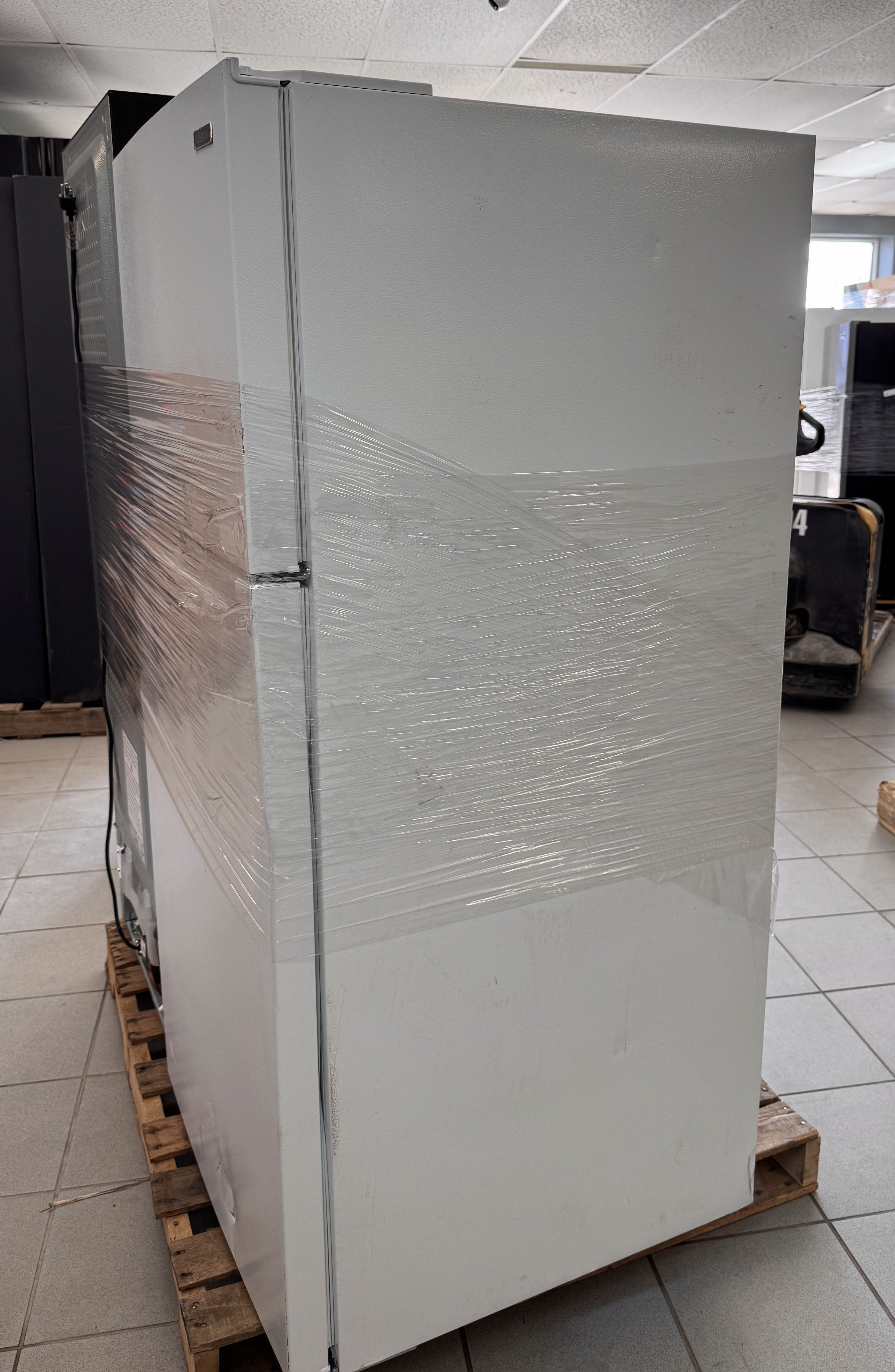 APPLIANCES REFRIGERATORS - LOT-1008-37-4