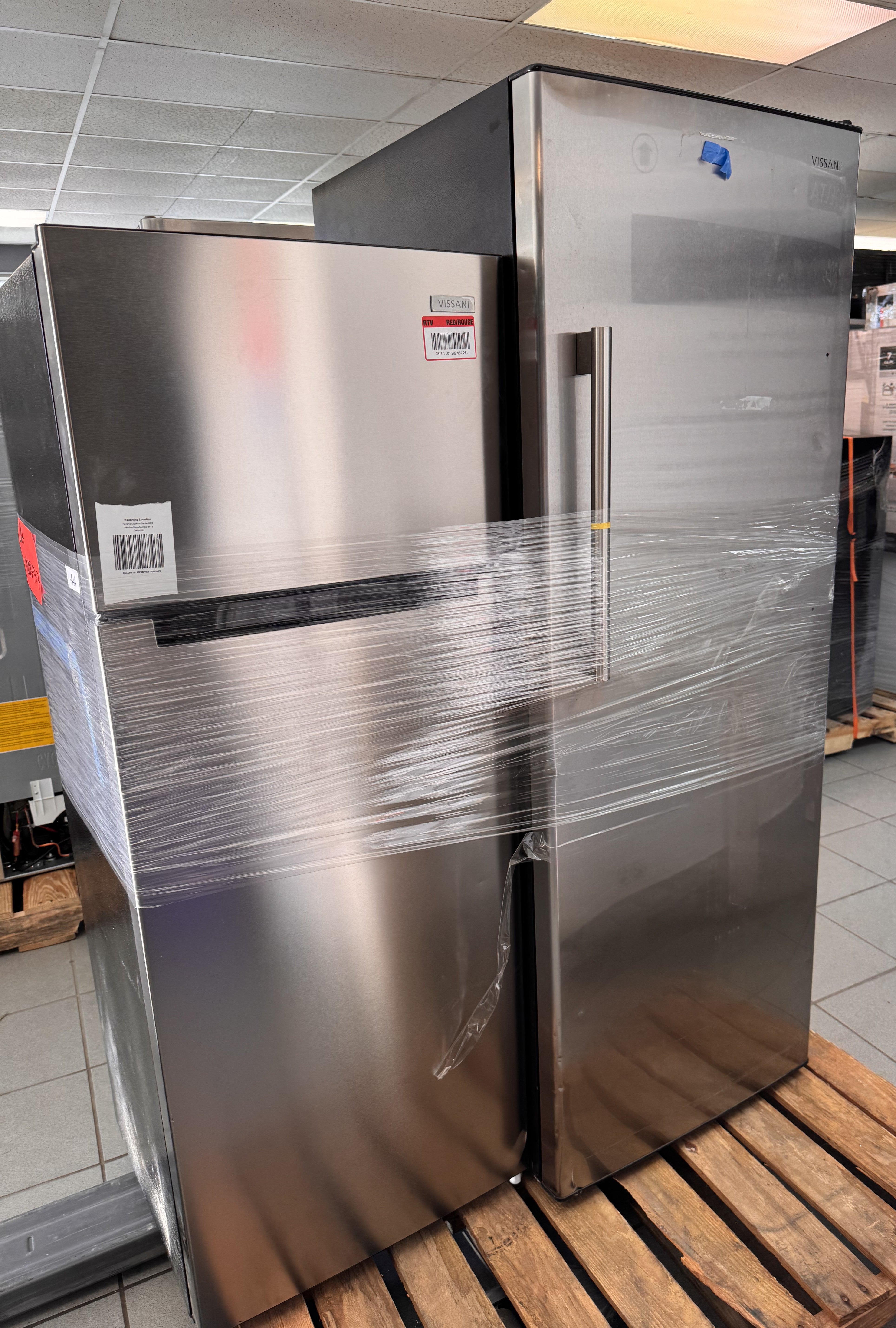 APPLIANCES REFRIGERATORS - LOT-1008-37-7