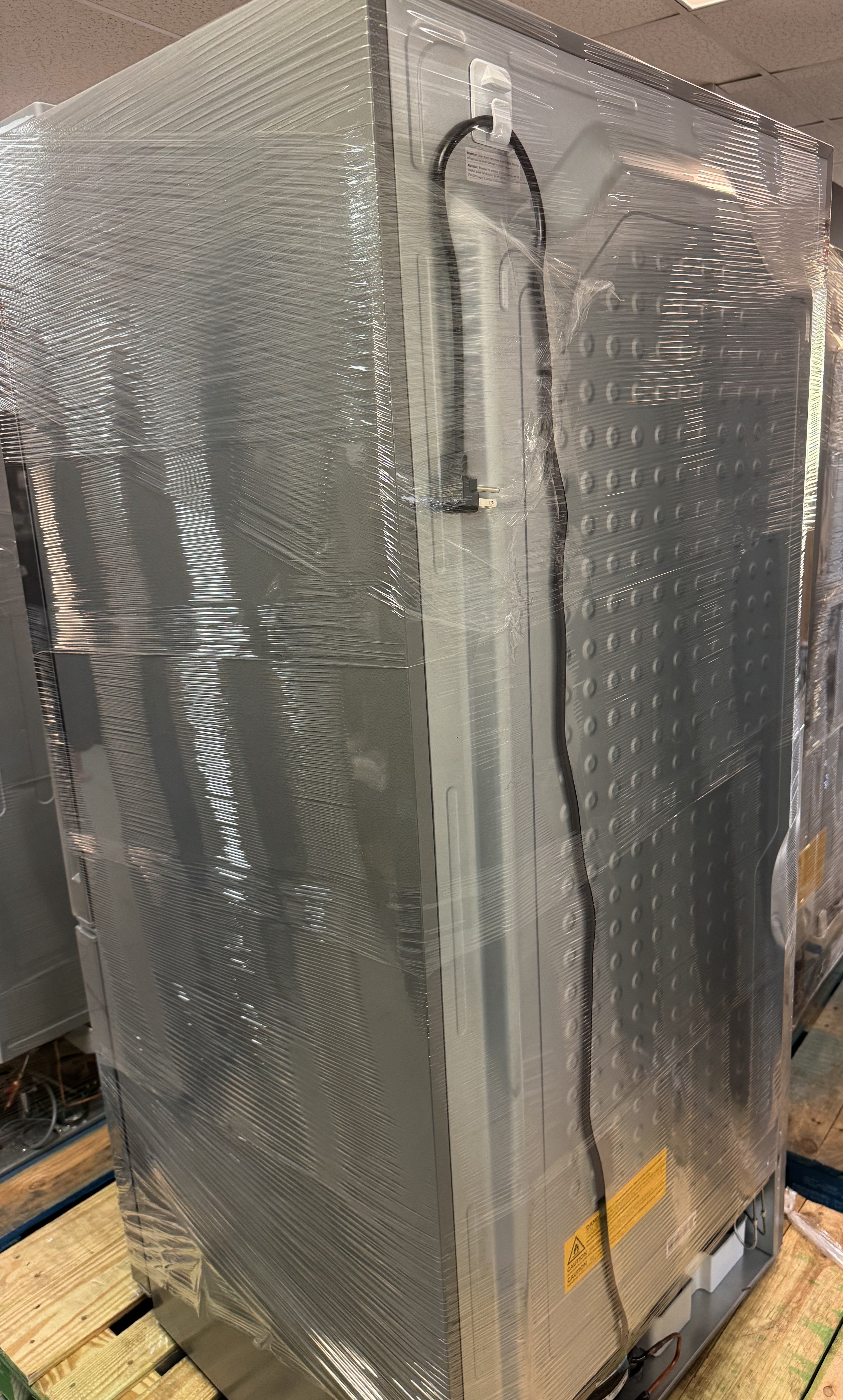 APPLIANCES REFRIGERATORS - LOT-1103-37-7