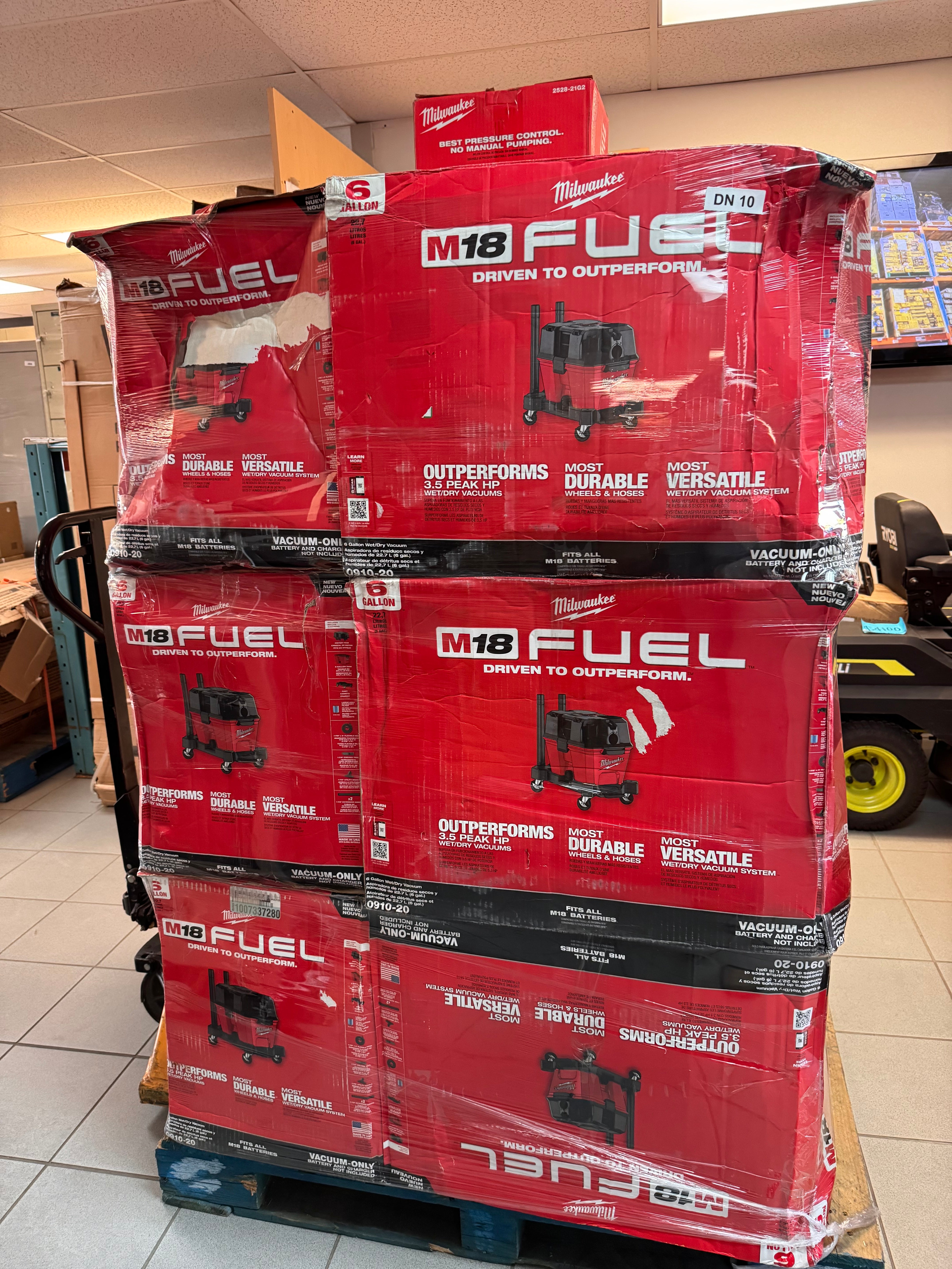 MILWAUKEE WET / DRY VACUUMS - LOT-45-37-1