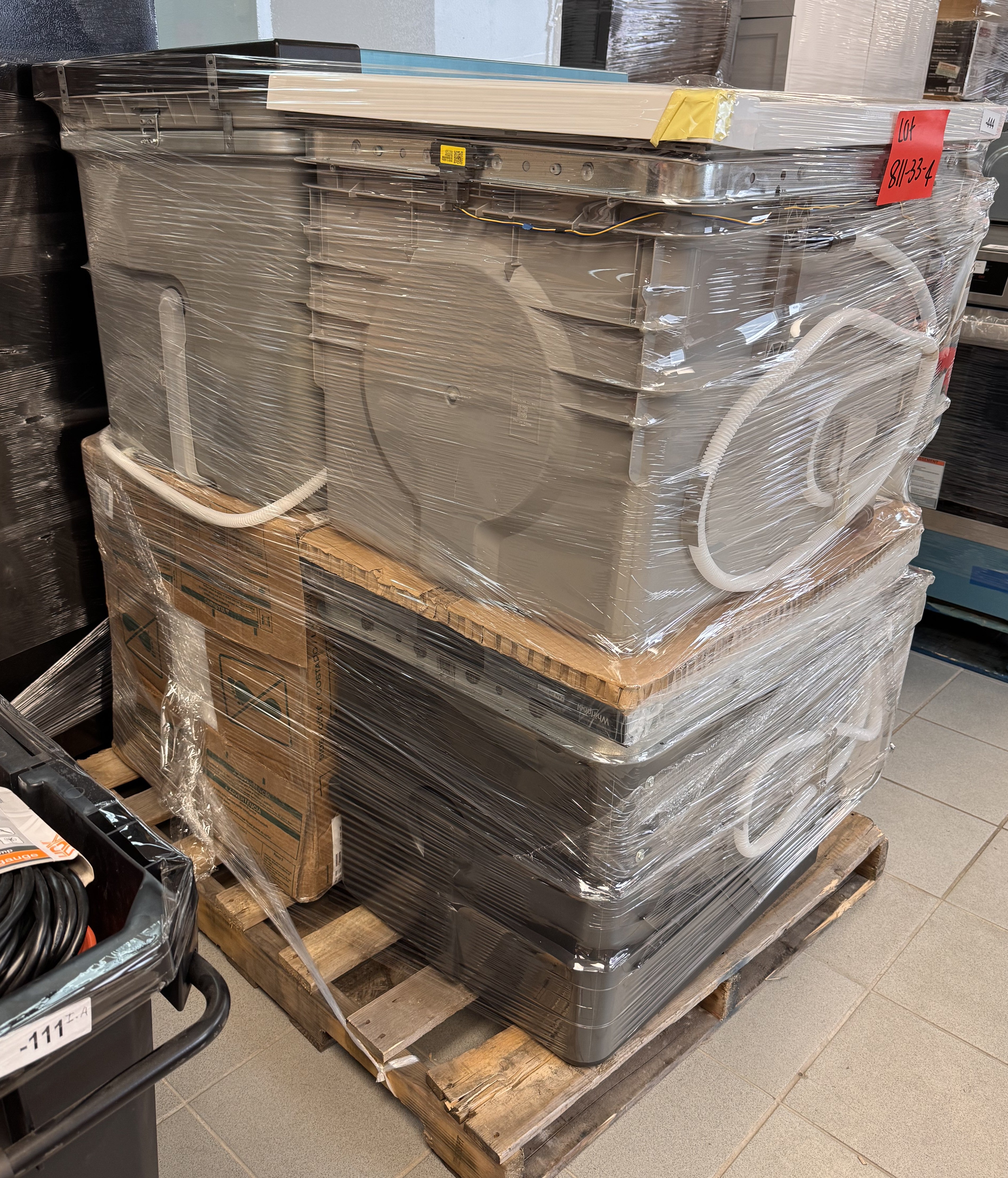 APPLIANCES - LOT-811-33-4