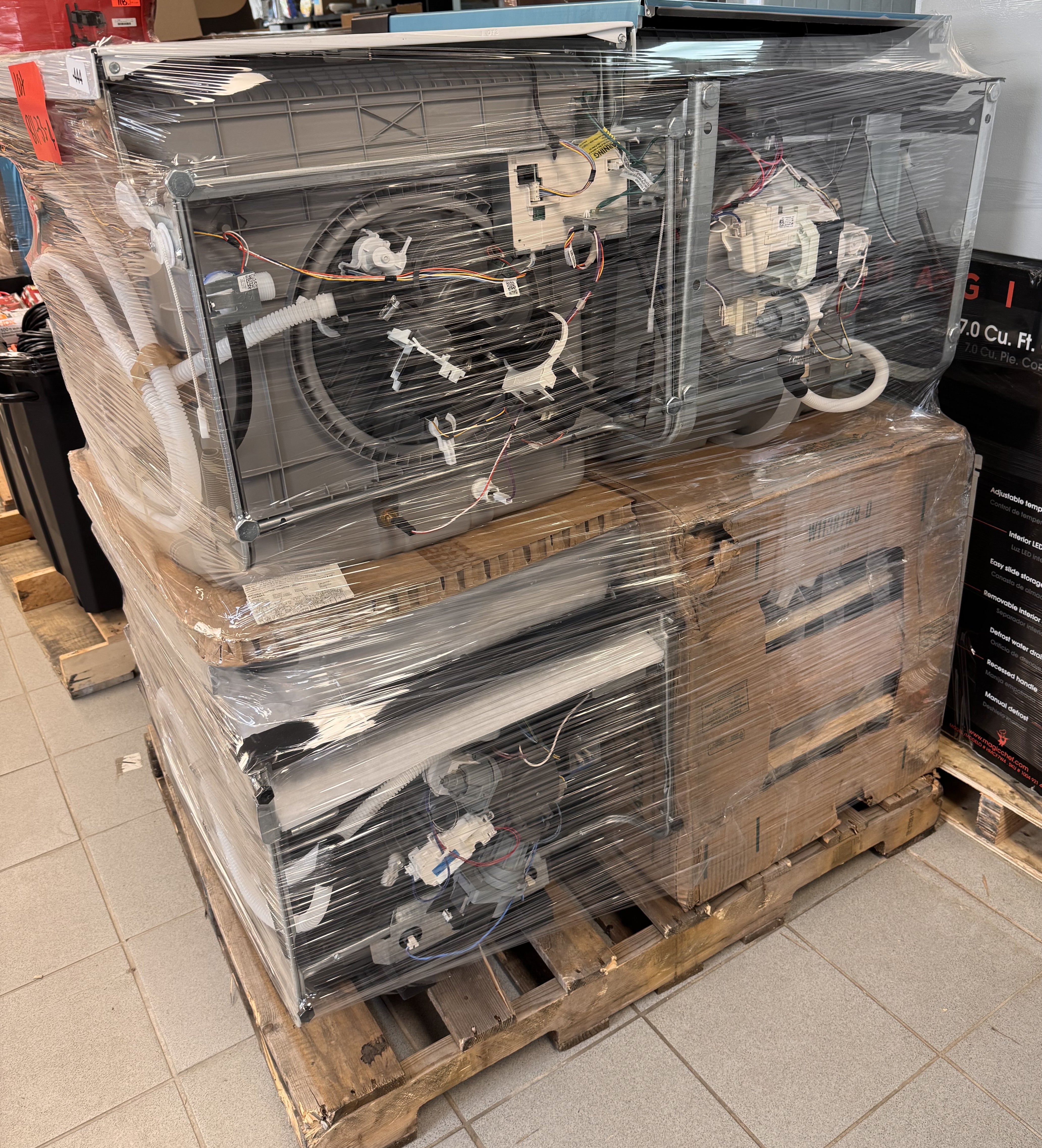 APPLIANCES - LOT-811-33-4