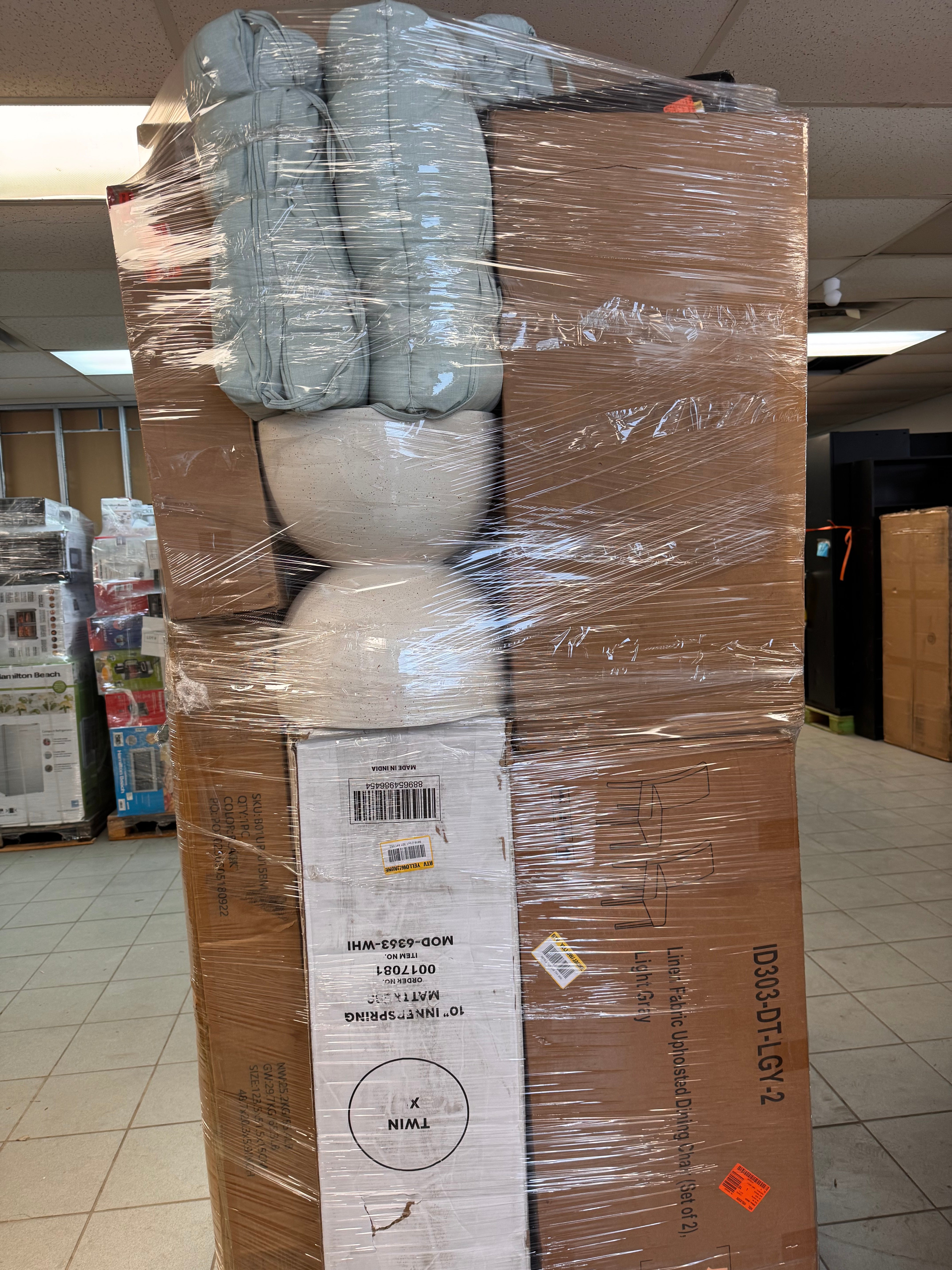 FURNITURE - LOT-838-47-3