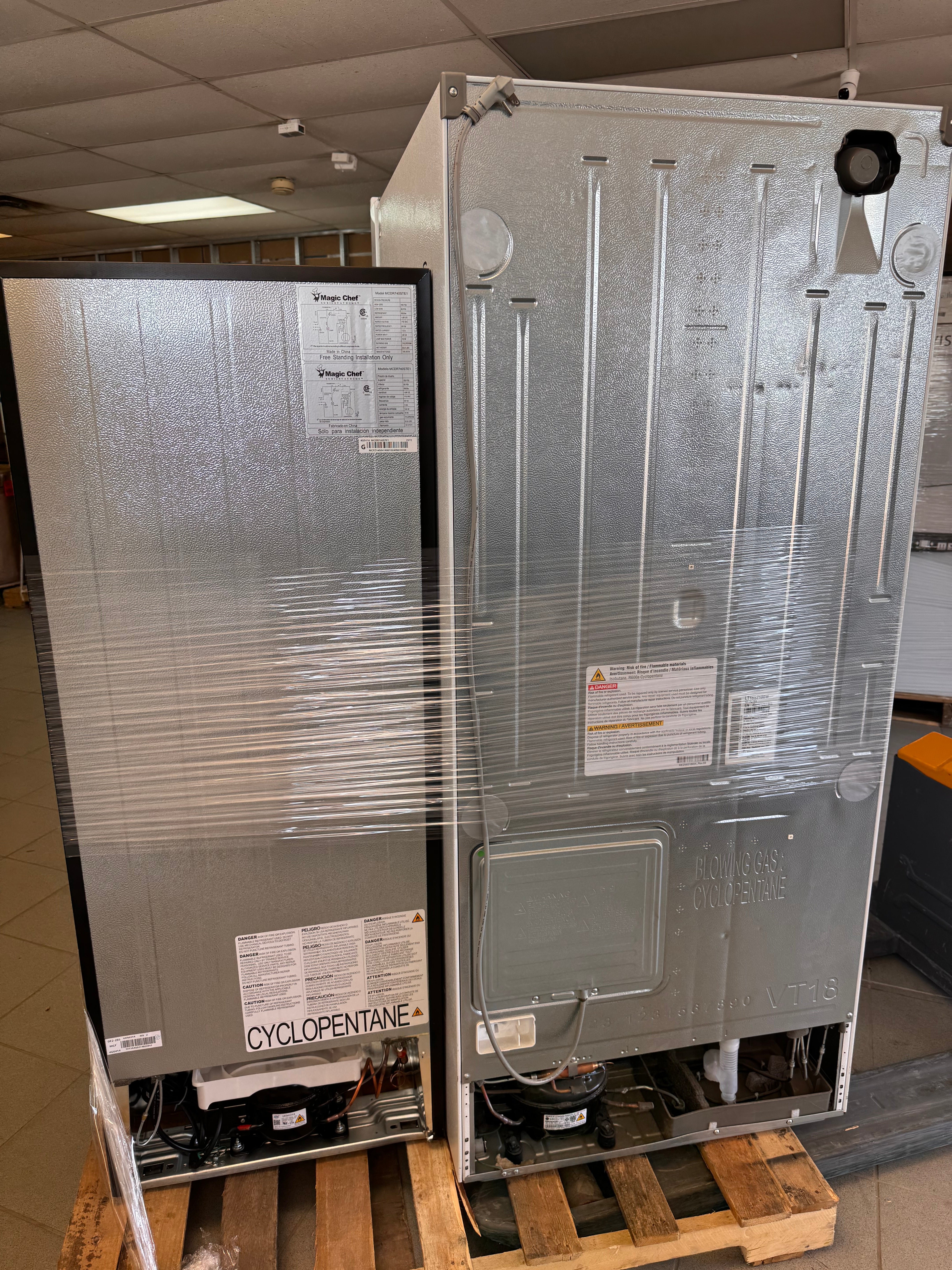 APPLIANCES REFRIGERATORS - LOT-967-37-2