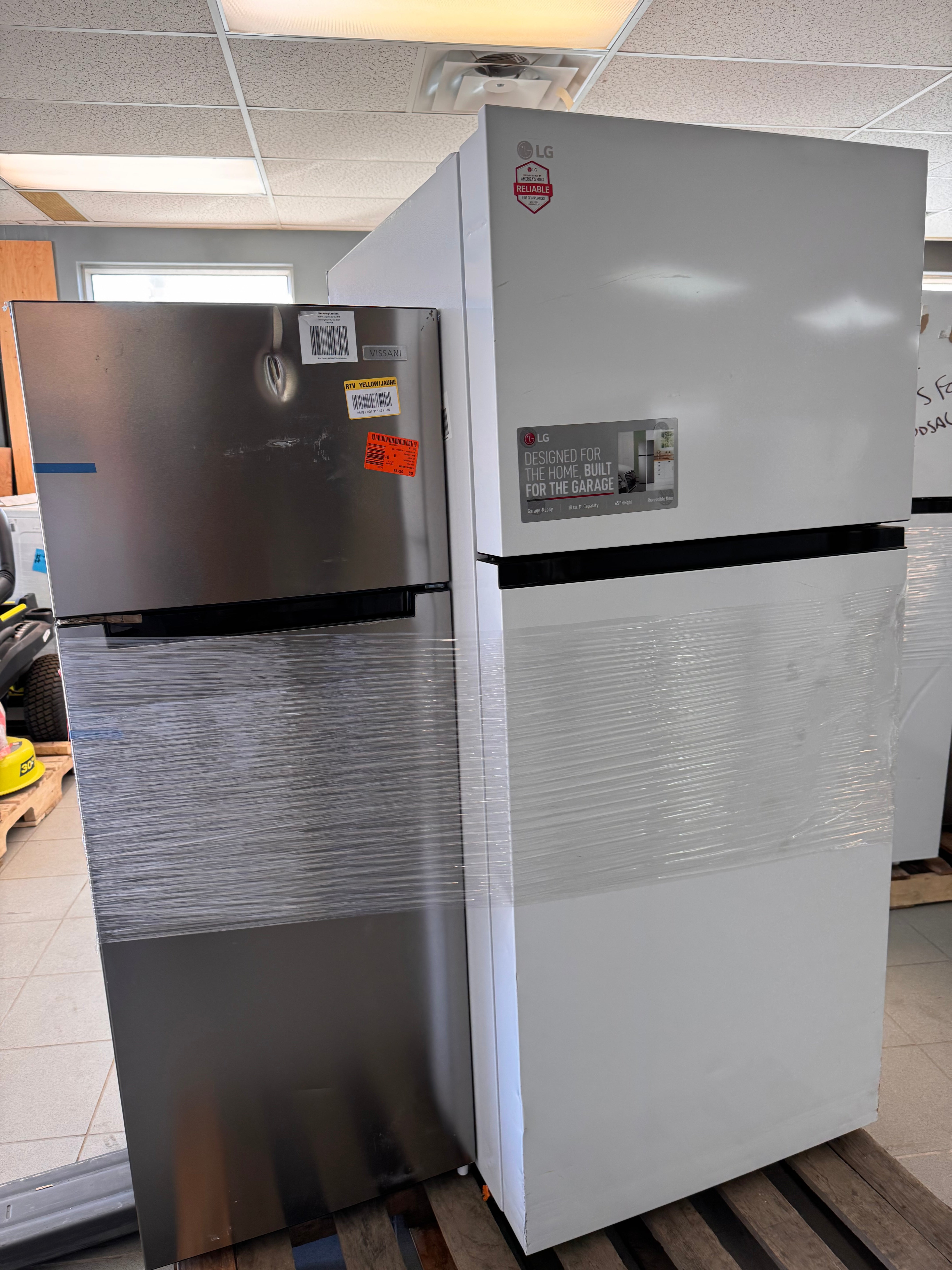 APPLIANCES REFRIGERATORS - LOT-967-37-4