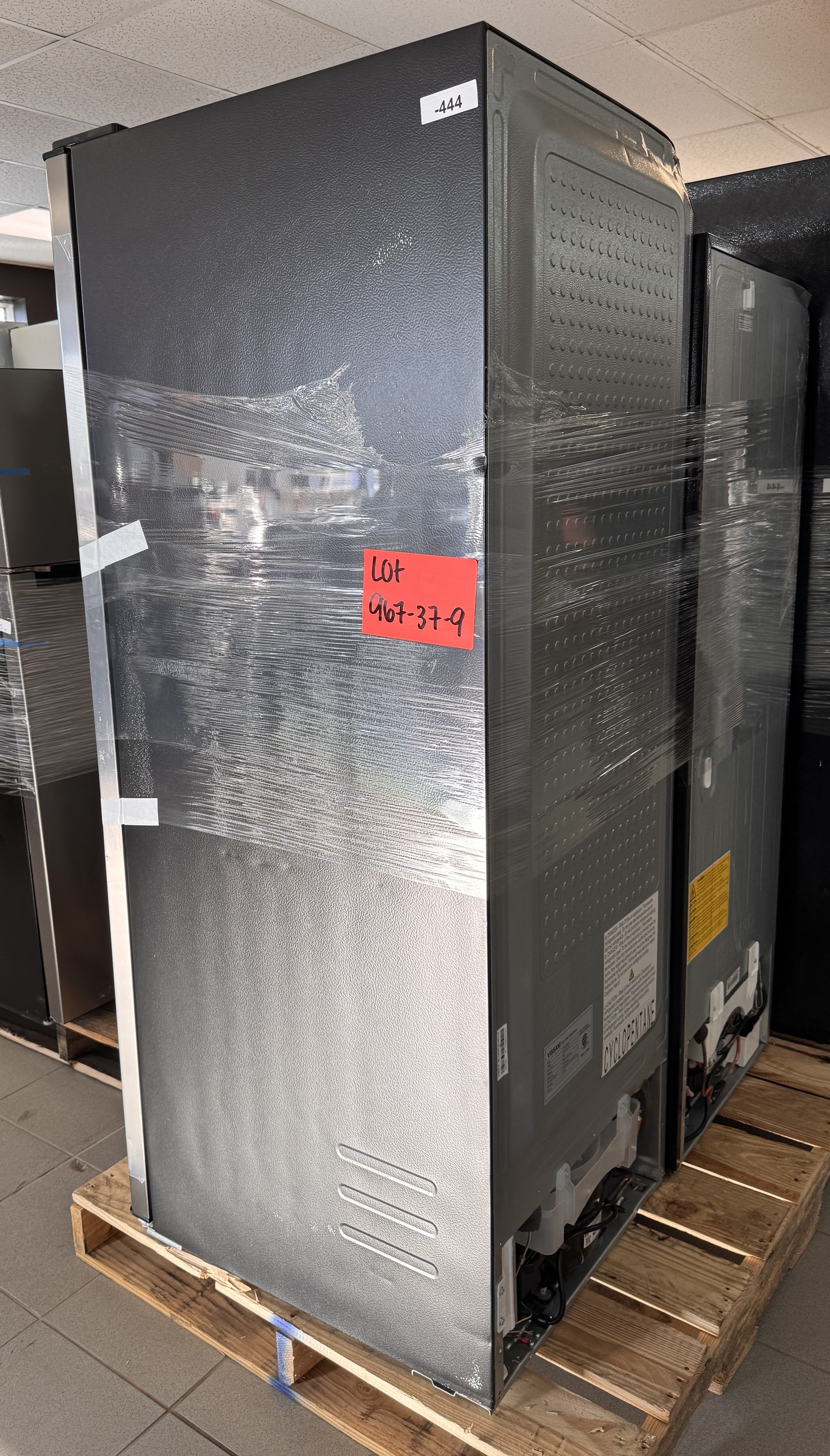 APPLIANCES REFRIGERATORS - LOT-967-37-9