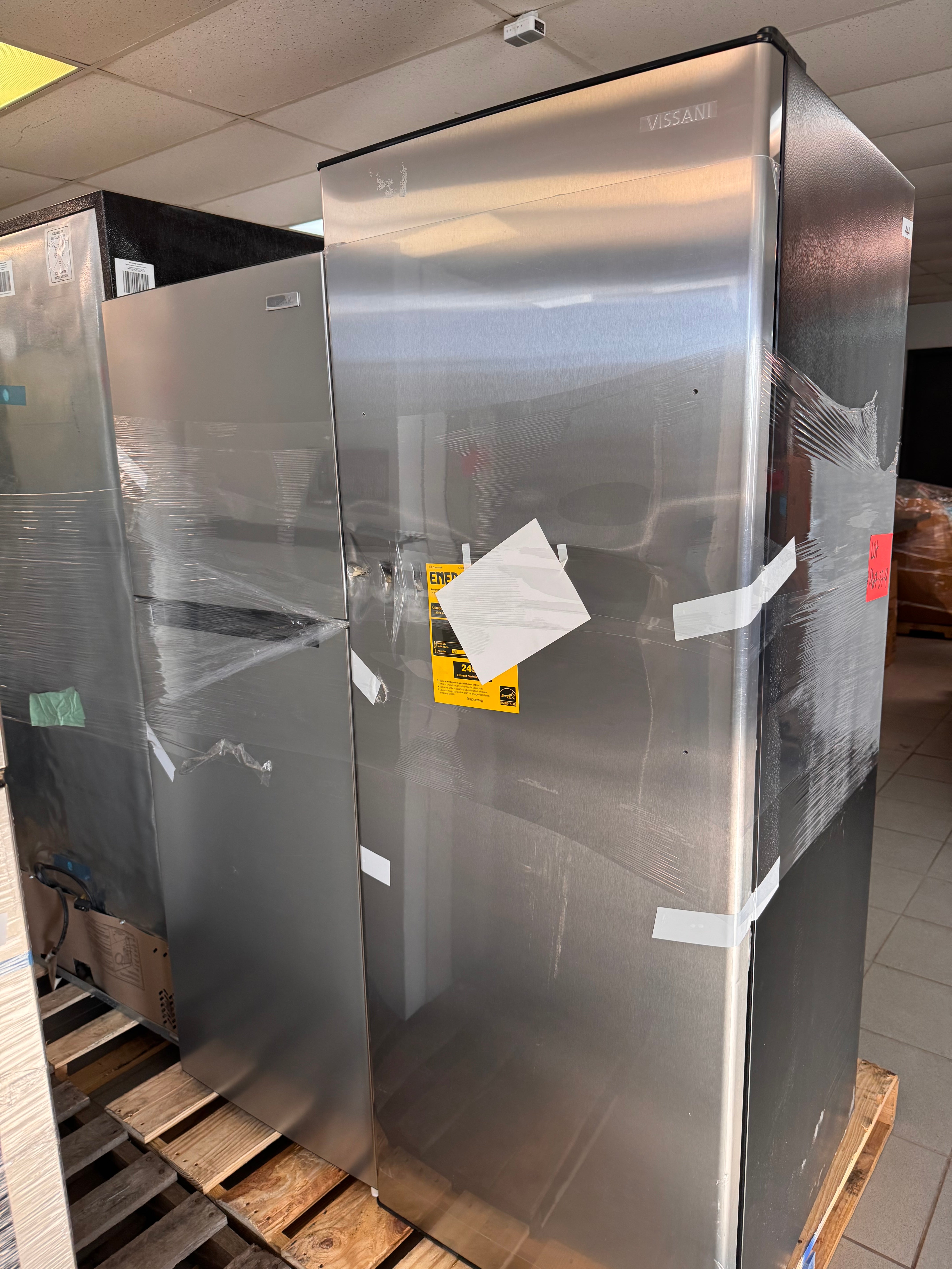 APPLIANCES REFRIGERATORS - LOT-967-37-9