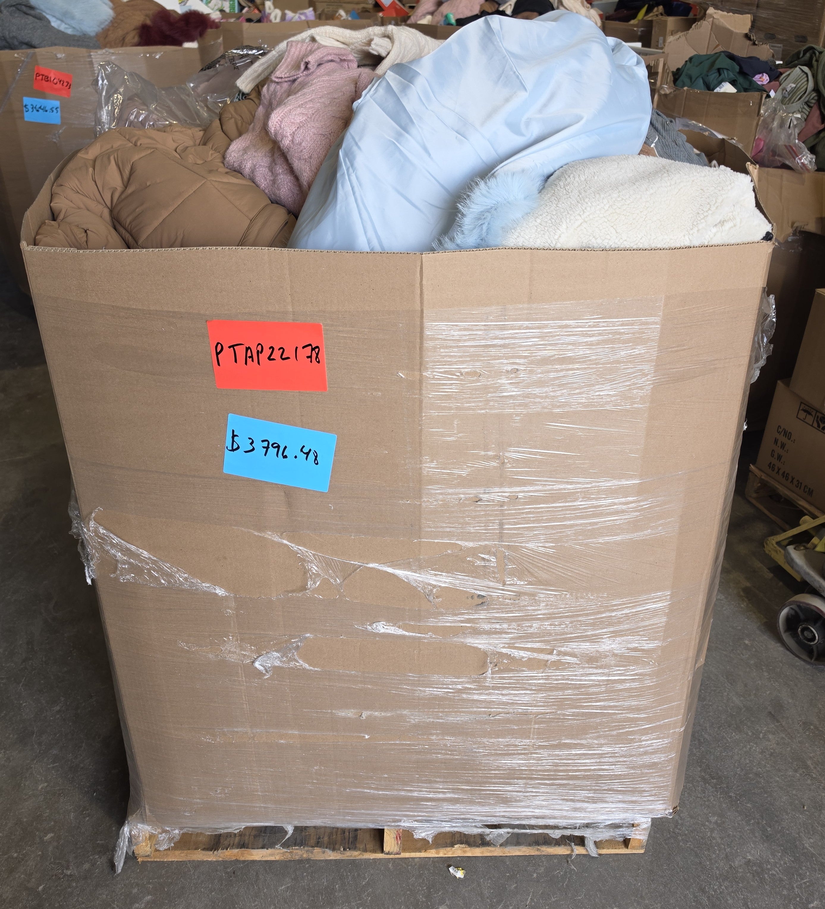 mix women apparel 406pcs msrp $18982.41 - ptap22178