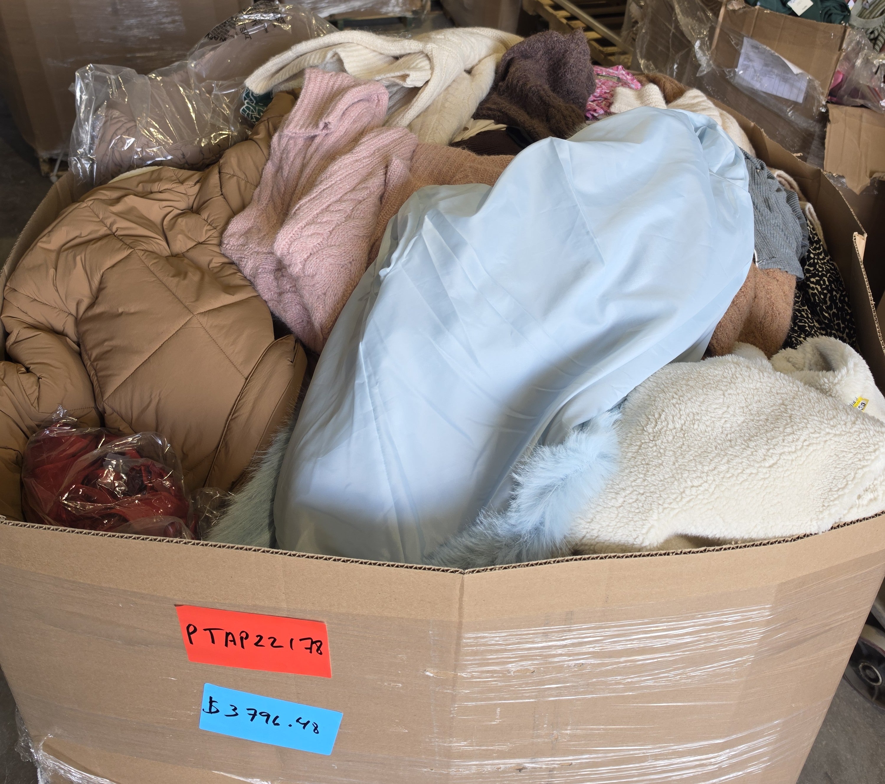 mix women apparel 406pcs msrp $18982.41 - ptap22178