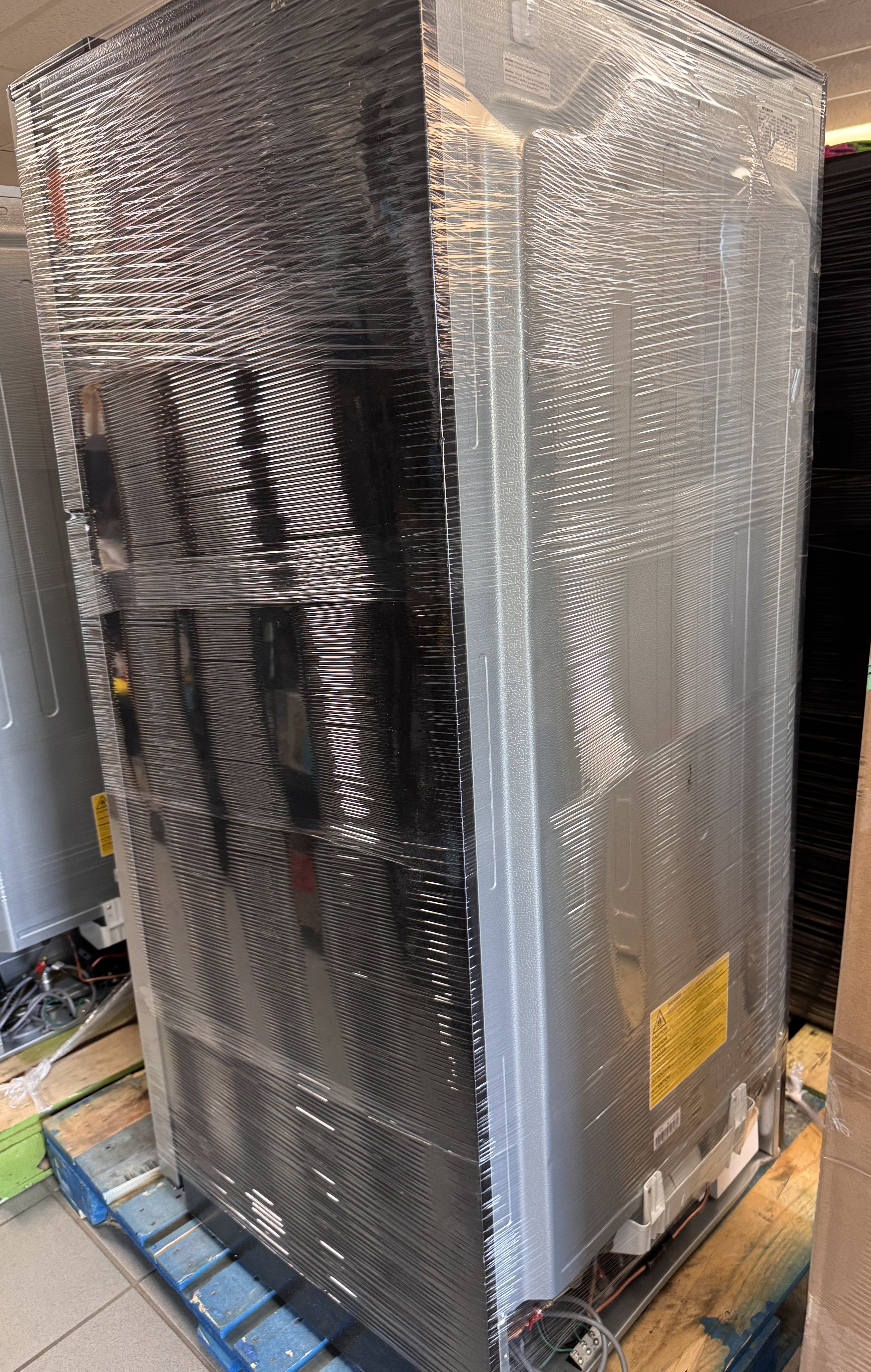 APPLIANCES REFRIGERATORS - LOT-1103-37-8