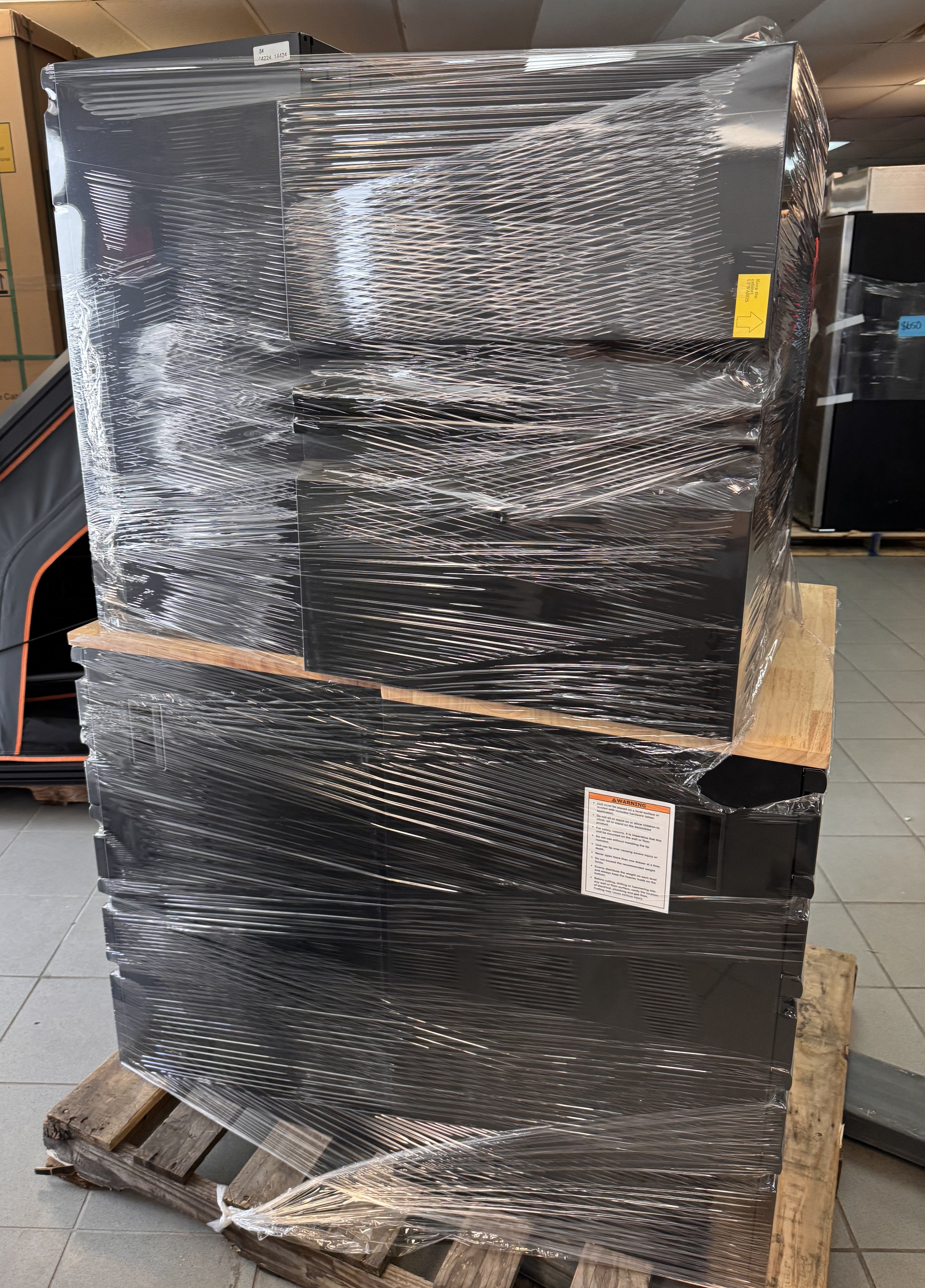 STORAGE CABINET - LOT-724-37-1