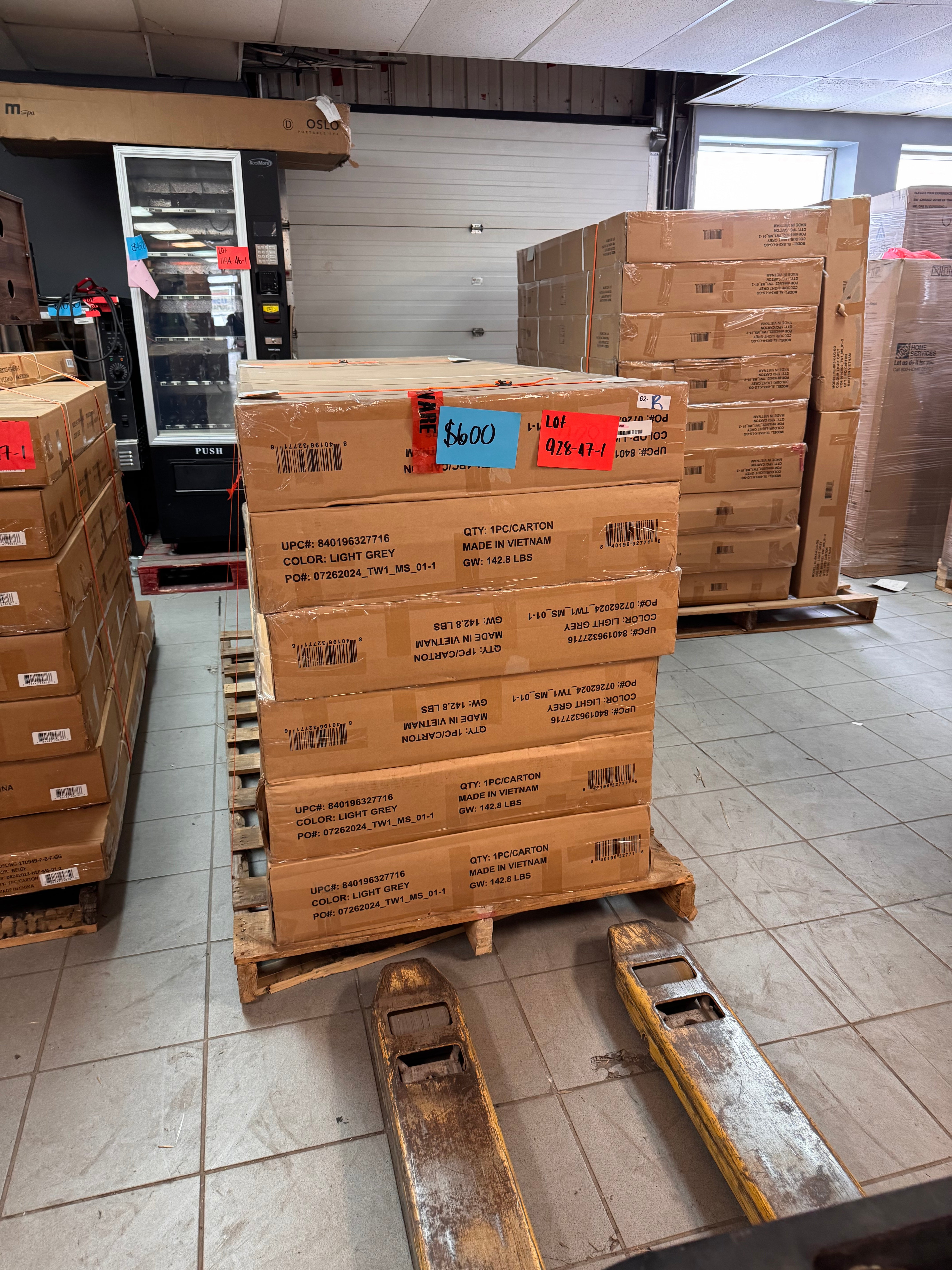 FURNITURE PLATFORM BEDS - LOT-928-47-1