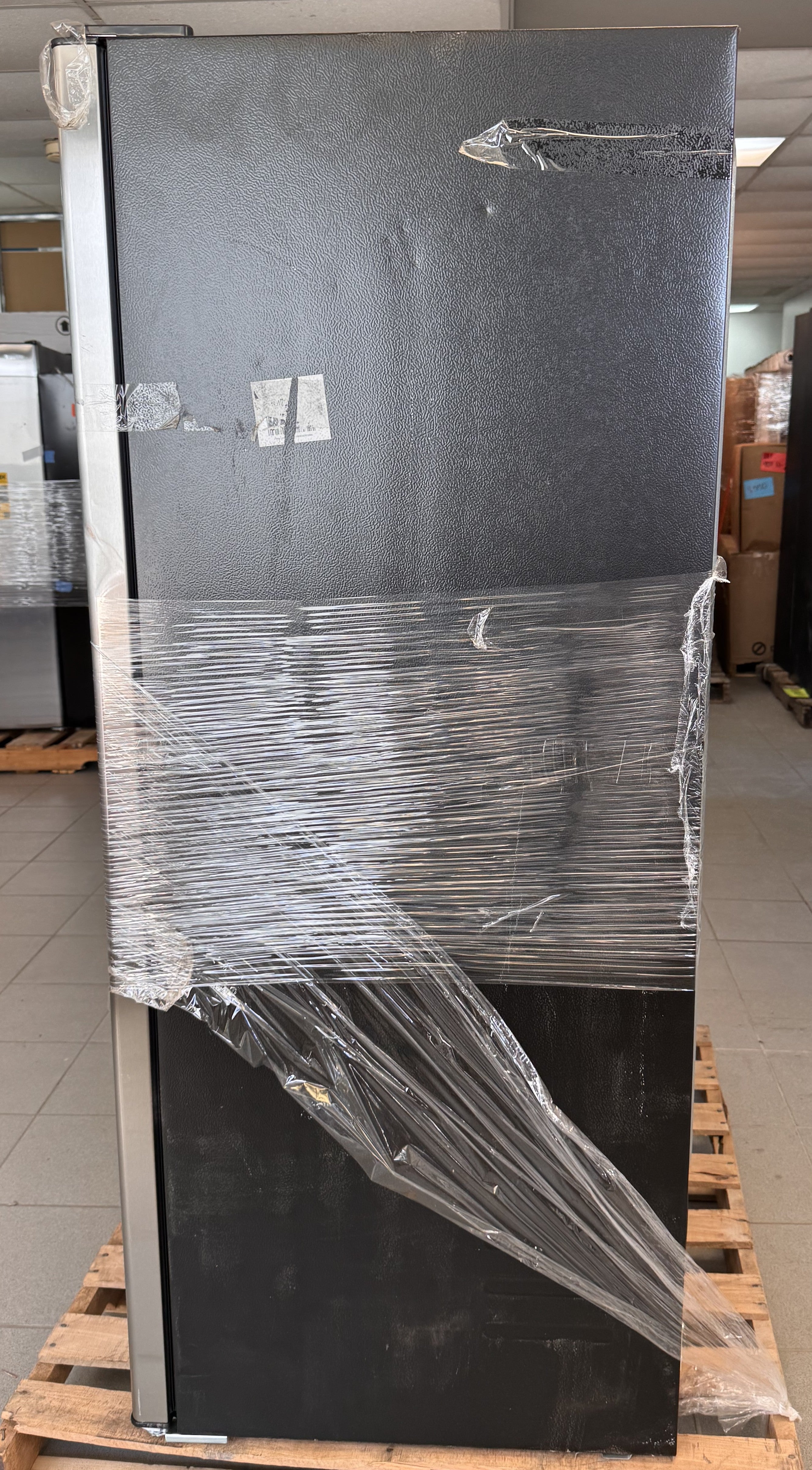 APPLIANCES REFRIGERATORS - LOT-967-37-8